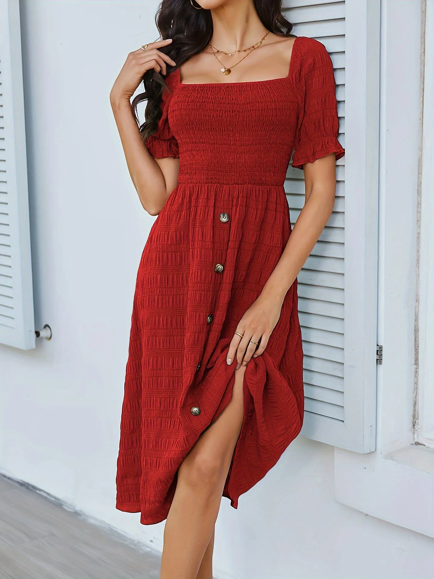 BUTTON-EMBELLISHED PLEATED DRESS_CWDSD3554