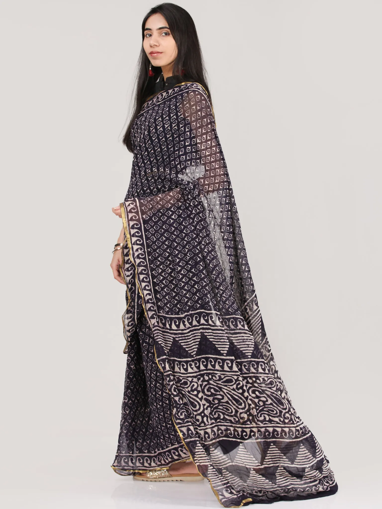 Dark Blue Off White Hand Block Printed Chiffon Saree With Zari Border - S031704692